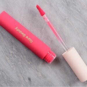 RARE BEAUTY LIP SOUFFLE MATTE CREAM LIPSTICK - MOTIVATE COLOR